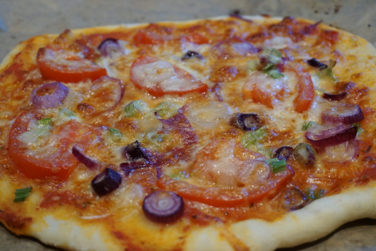 Pizza zu Hause backen // DIY Pizzateig // Rezeptempfehlung – Reges Leben